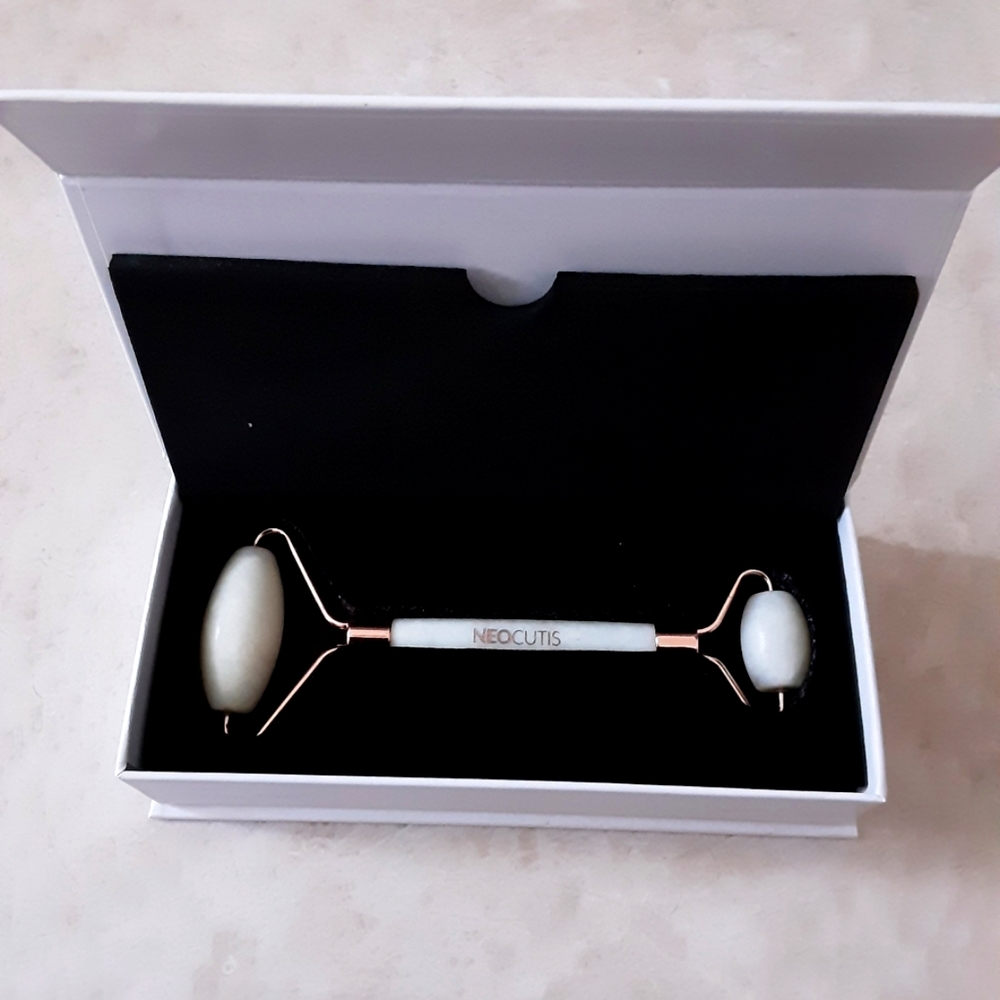 NEOCUTIS ( NEO CUTIS ) JADE DOUBLE ROLLER
